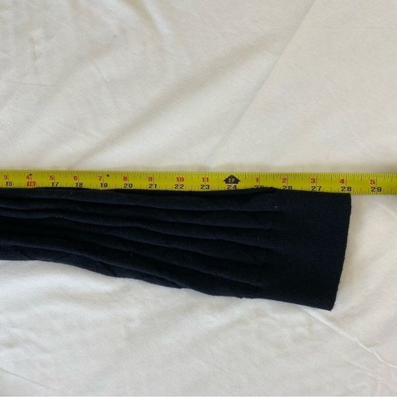 Micheal Strahan black sweater - Picture 7 of 11